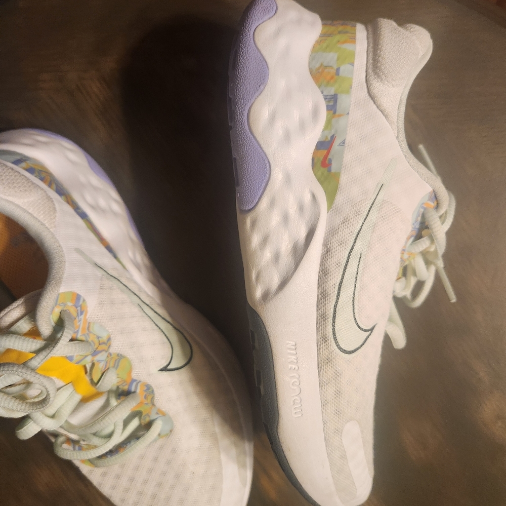 Womens Nike renew